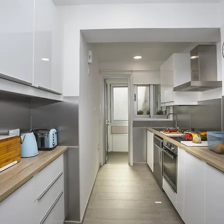 Mackenzie Zoe Seafront Apartment