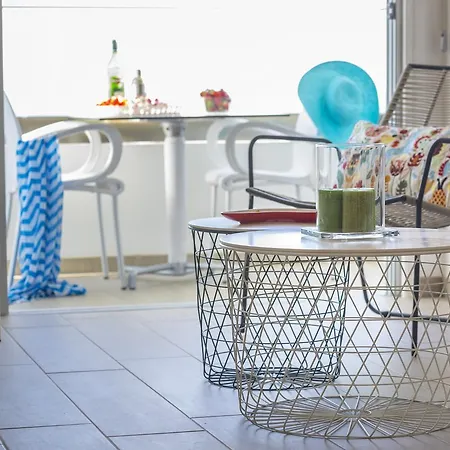 Mackenzie Zoe Seafront Апартаменты *