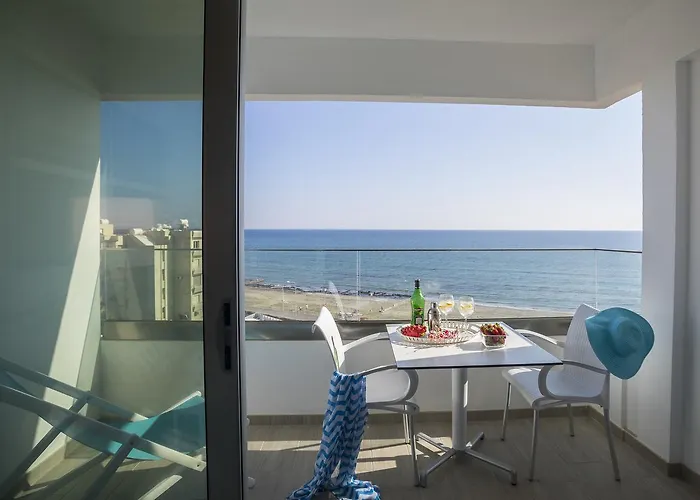 Mackenzie Zoe Seafront Ларнака