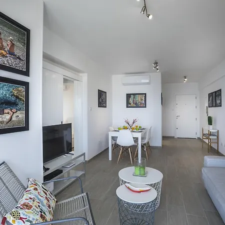 Mackenzie Zoe Seafront 拉纳卡