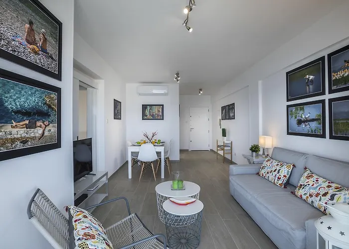 Апартаменты Mackenzie Zoe Seafront