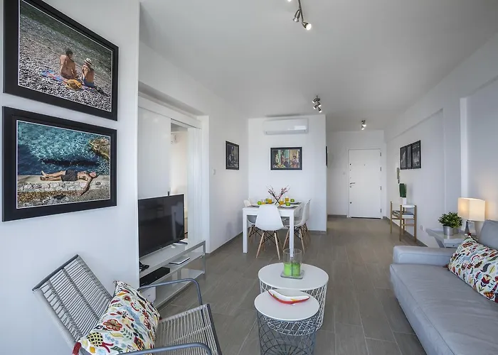 Mackenzie Zoe Seafront Ларнака