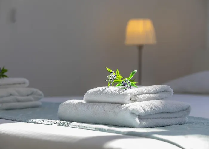 Апартаменты Mackenzie Zoe Seafront *