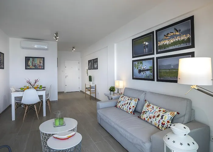 Mackenzie Zoe Seafront Апартаменты Ларнака