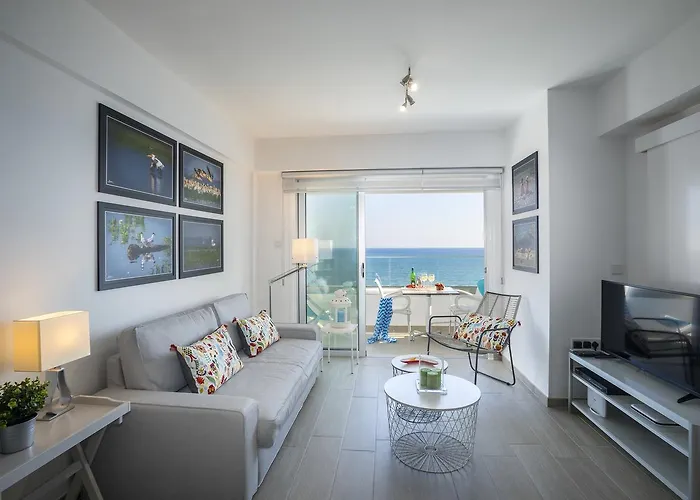 Apartment Mackenzie Zoe Seafront Larnaca