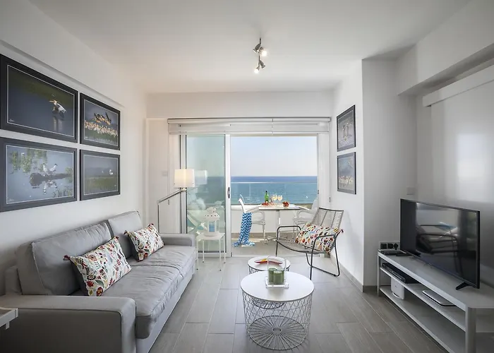 Apartment Mackenzie Zoe Seafront Larnaca