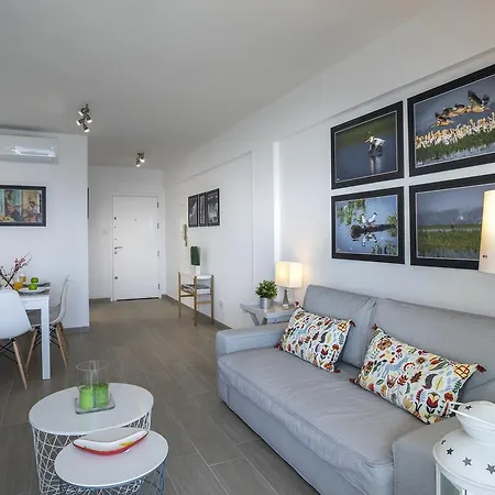 Mackenzie Zoe Seafront Apartment Larnaca